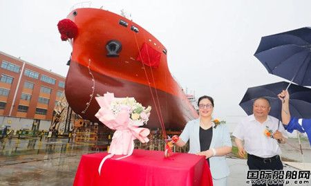  武昌造船为君正船务建造第3艘7200吨不锈钢化学品船命名下水,