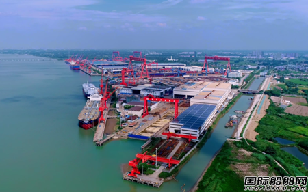  扬州中远海运重工又一艘21万吨散货船顺利命名,