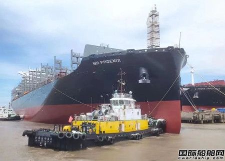 外高桥造船7000TEU集装箱船H1557船出坞,