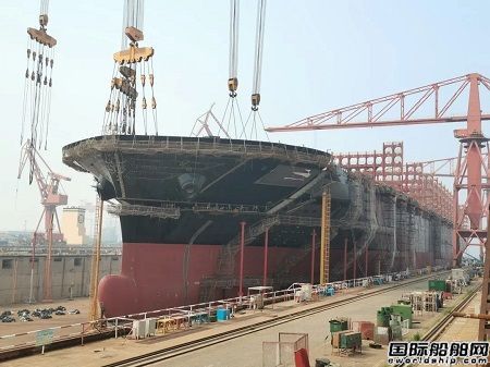 大船天津16000TEU集装箱船5号船提前完成主船体成型,
