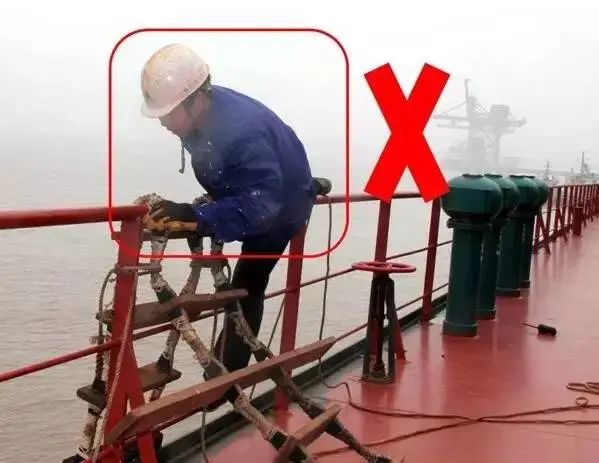  曾有二副看吃水落水遇难——高空、舷外作业，做好防护很重要！,