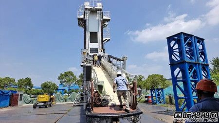 振华南通传动公司研制国内首套风电运维船补偿栈桥完成预验收,