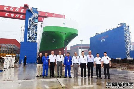  江南造船为上汽安吉物流建造首艘7600车汽车运输船下水,