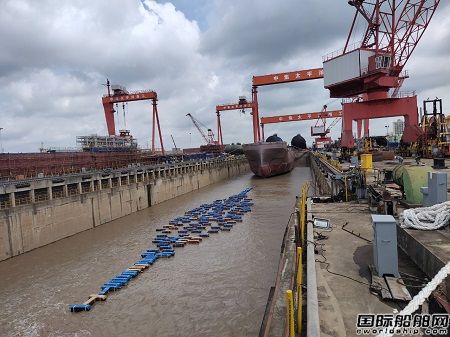 中集太平洋海工首次实现两艘LNG加注船同时进坞