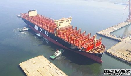 大船天津建造16000TEU集装箱船5号船出坞,
