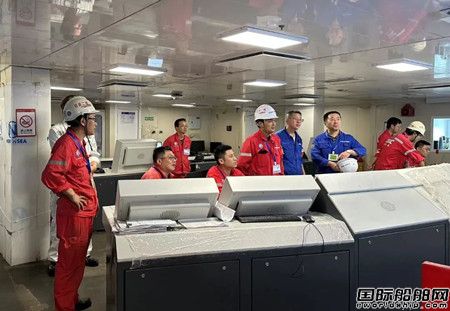 外高桥造船首艘国产大型邮轮开启完工试航,