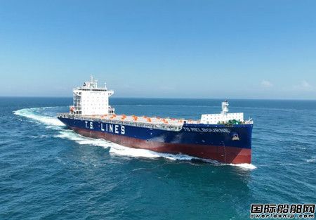 厦船重工为德翔海运建造首艘2900TEU集装箱船命名交付,