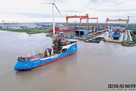  振华重工建造亚洲首制两艘海上风电运维母船顺利下水,