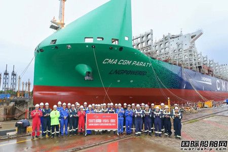 沪东中华为达飞建造第三艘13000TEU双燃料集装箱船出坞