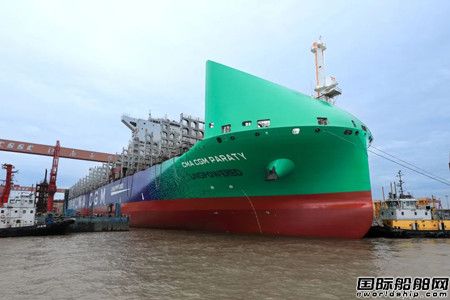  沪东中华为达飞建造第三艘13000TEU双燃料集装箱船出坞,