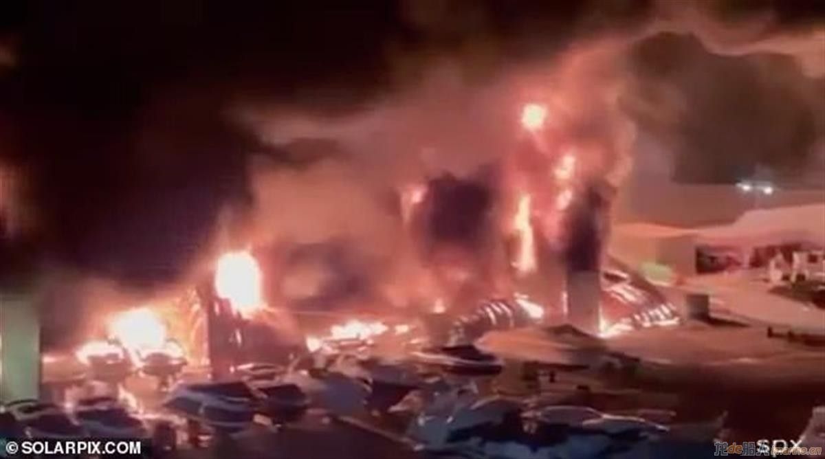 [综合]西班牙一港口仓库发生大火，约80艘船被烧毁,