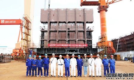 武昌造船建造1100TEU集装箱船4号船顺利上船台