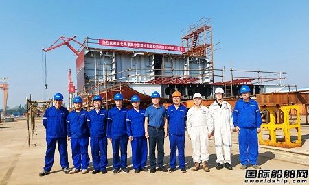 武昌造船承建河北海事局溢油回收船顺利上船台