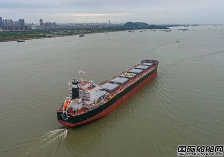 南通中远海运川崎自主研发新型82000吨散货船首制船命名交付,