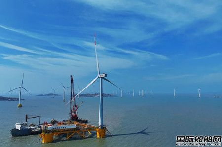 龙源振华总包全球首个漂浮式风光渔融合项目“国能共享号”平台主体完工,