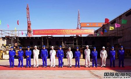 大船天津85000吨散货船4号船铺底建造