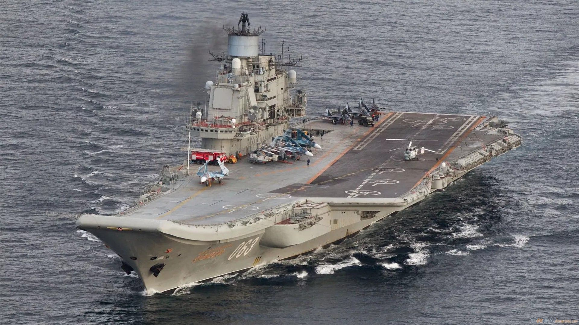 [军品]俄海军唯一航母出坞