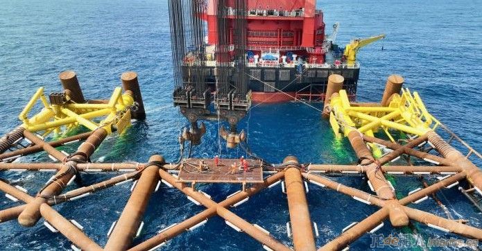 [海工]中海油深圳“恩平20-4”万吨级导管架下水,