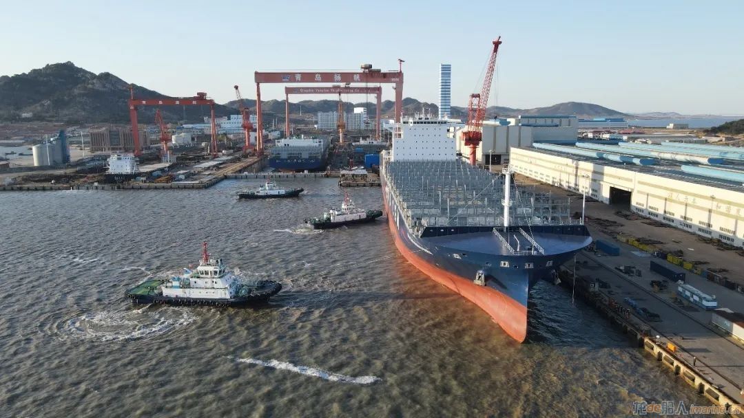 青岛造船厂5900TEU新一代双燃料宽体灵便型支线集装箱首制船完成试航,