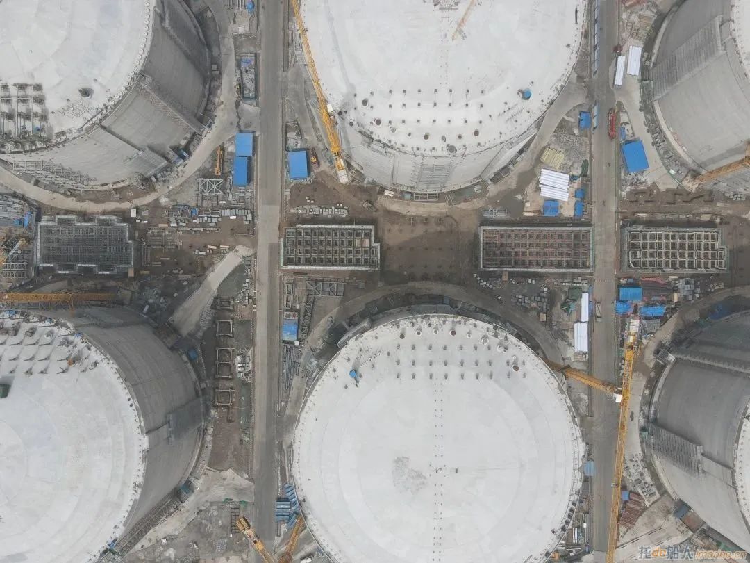 [配套]中国海油盐城“绿能港”6座LNG储罐配套管廊基础施工顺利完成,