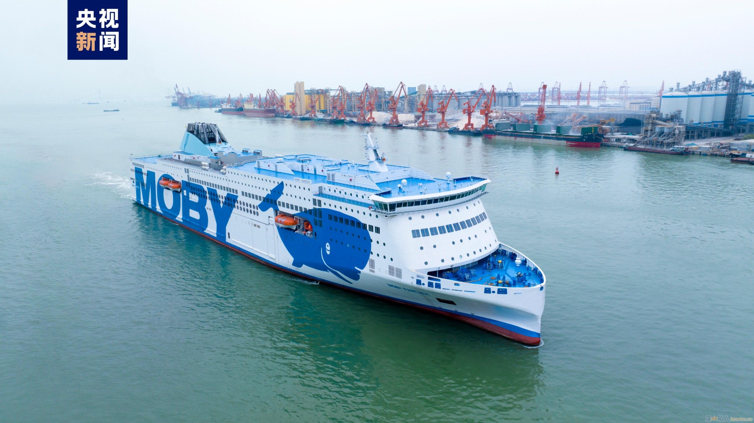 全球最大吨位豪华客滚船在广州启航,