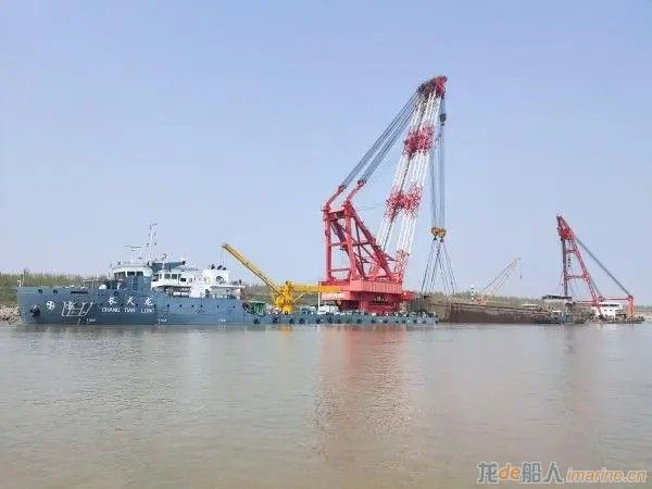 [航运]长江干线武汉段又一艘沉船打捞出水