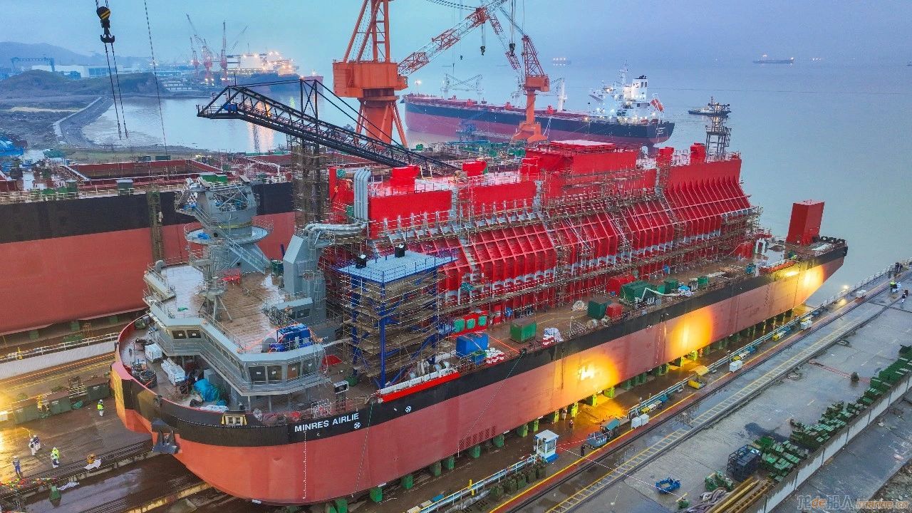 舟山中远海运重工第四艘20000吨转载驳N1102项目开建,