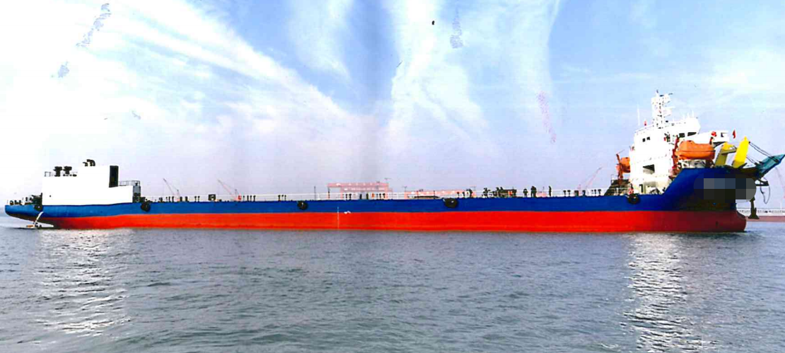 出售:【前驾前跳板甲板货船】10500吨，2022年江苏造