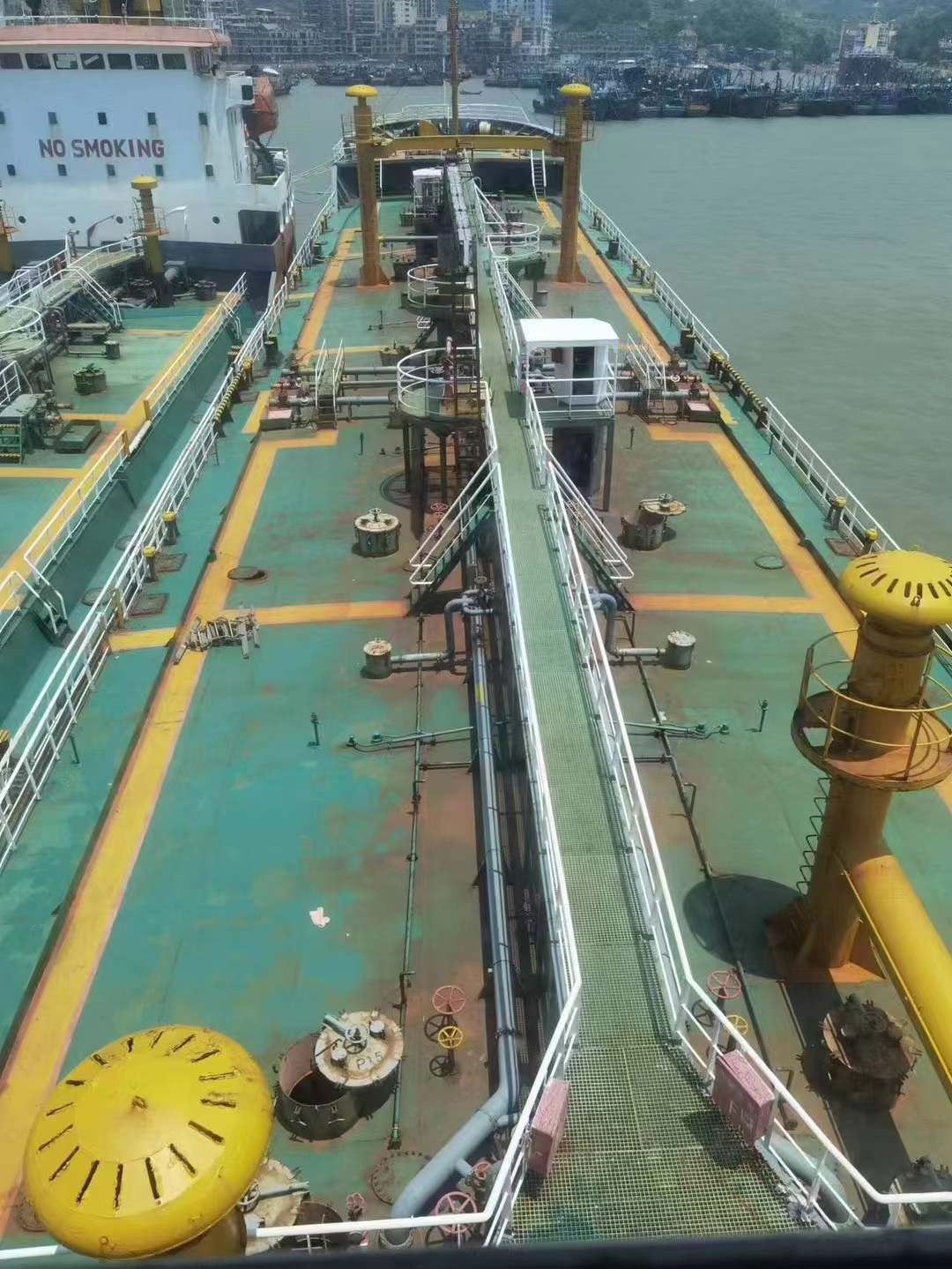 7400吨油船