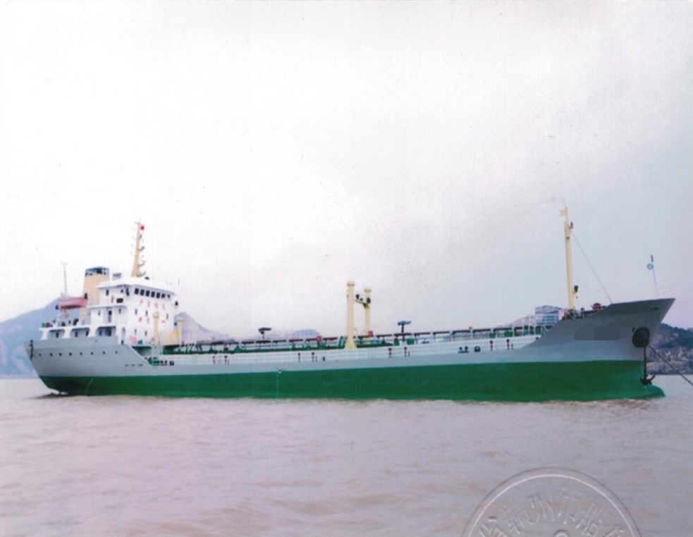 出售2002年3500吨350w油船