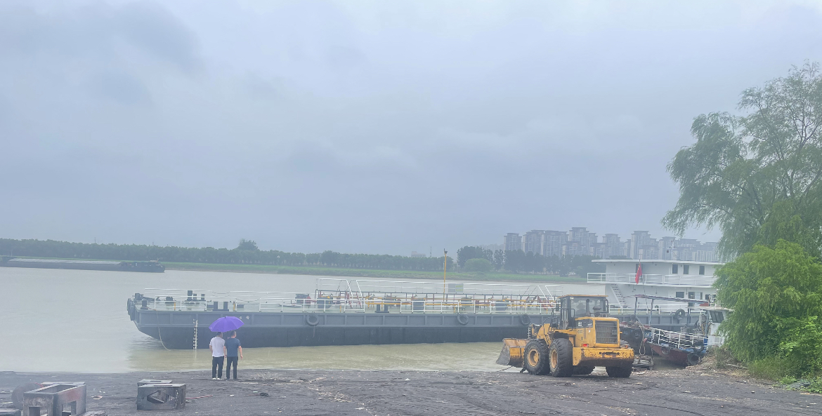 安徽省蚌埠市内河2018年建无动力加油船644吨