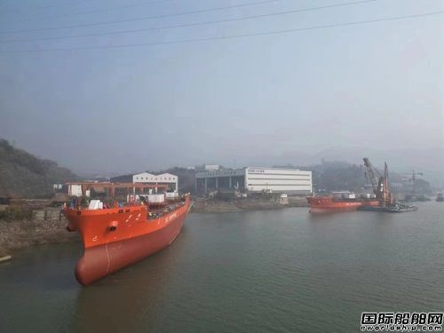  川东造船11300吨不锈钢化学品船2号船下水,