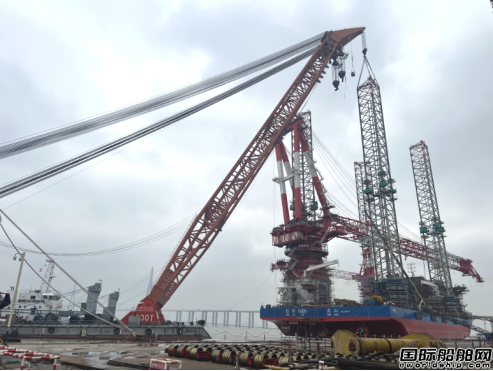 上海振华重工1600吨风电安装平台顺利完成桩腿接桩