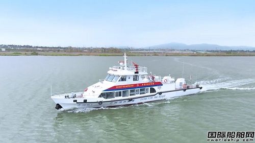 江龙船艇承建珠海市消防救援支队两艘消防指挥船成功试航