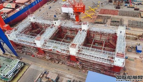 广东中远海运重工深远海养殖平台完成主体结构搭载