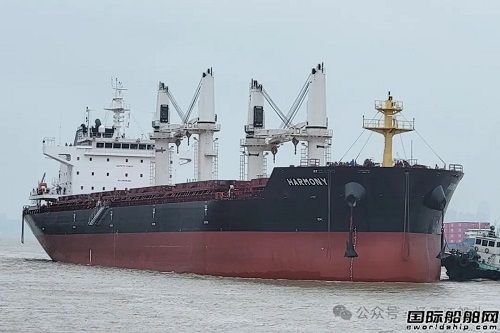 新扬子造船为Evalend建造首制40000吨散货船交付离厂