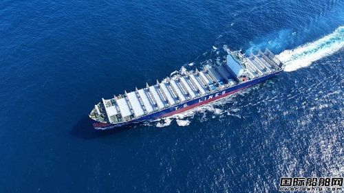 外高桥造船两艘7000TEU集装箱船接连试航凯旋