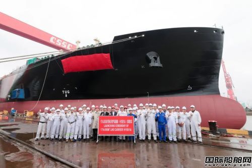四船并建“双龙”同日出坞!沪东中华LNG船建造全面提速,