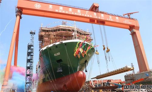 芜湖造船厂为德国船东建造14600吨重吊船首制船下水
