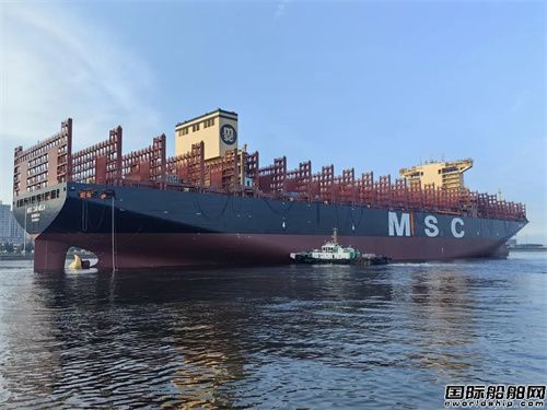 大连造船建造地中海航运LNG双燃料集装箱船提前出坞