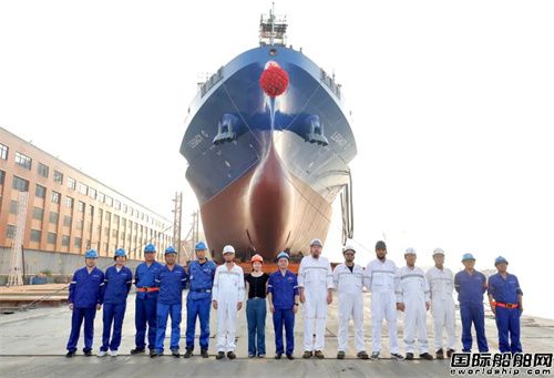 武昌造船为COSMOSHIP建造1100TEU集装箱船首制船下水
