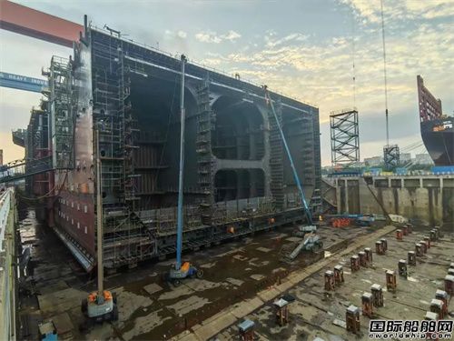 重大节点！大连造船FPSO-10项目顺利完成艉段与平形体对接