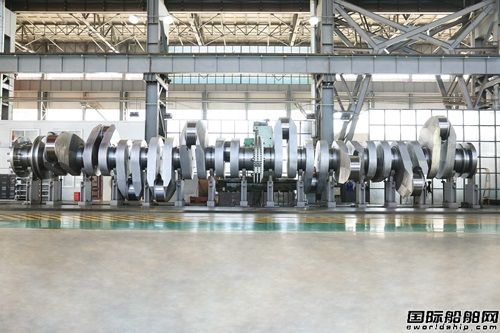 大连重工装备集团出产世界首支24000TEU甲醇双燃料船用曲轴