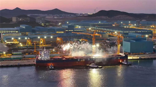 恒力重工为渤海远洋建造首艘82000吨散货船完成试航