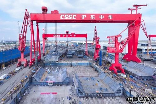 产能倍增！沪东中华两艘大型LNG船同日入坞