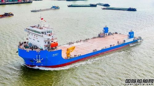航通船业为中交一航局建造6000吨自航甲板驳完成试航