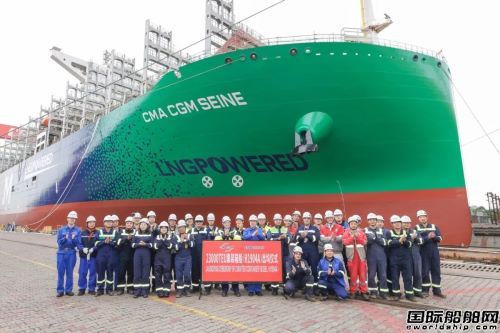 沪东中华建造全球首艘24000TEU双燃料船提前10天出坞,