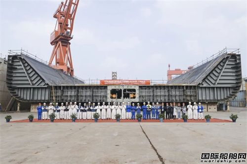 沪东中华为中海油二期LNG项目建造首制LNG船入坞