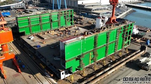 大连中远海运重工30万吨级浮船坞改造项目迎来关键节点