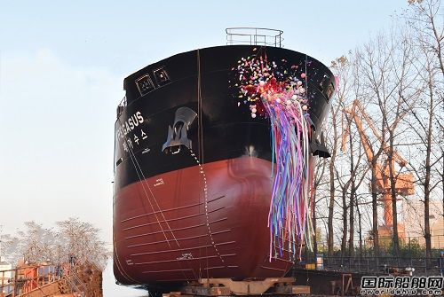 镇江船厂为韩国船东建造4500吨杂货船三号船下水